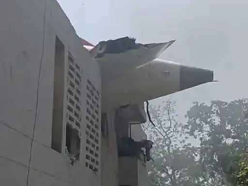 Ahmedabad Air India Plane Crash: अहमदाबाद से लंदन जा रही एयर इंडिया फ्लाइट टेकऑफ के तुरंत बाद दुर्घटनाग्रस्त