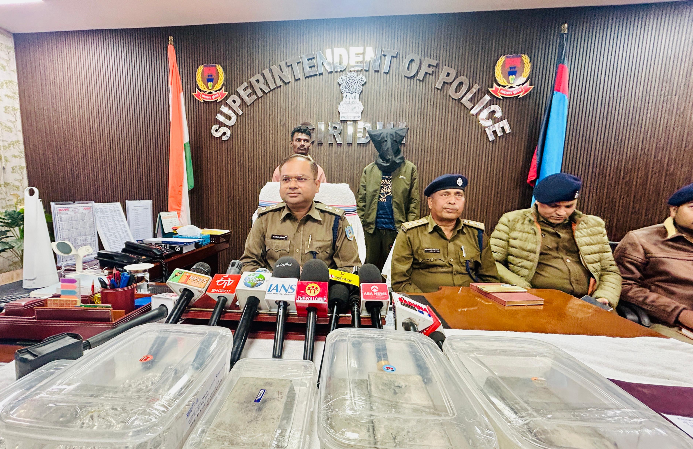 गिरिडीह के धनवार थाना क्षेत्र में चोरी की 35 किलो चांदी बरामद होने का मामला