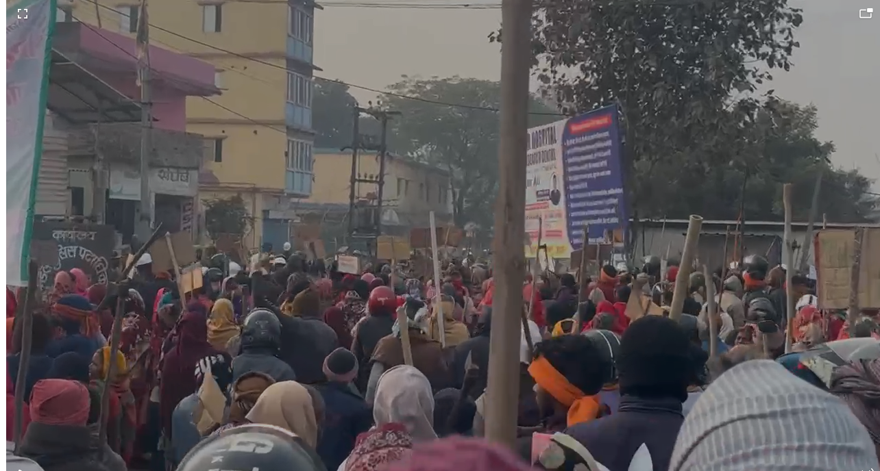 गोंदलपुरा अदानी कोल ब्लॉक जनसुनवाई का विरोध, ग्रामीणों ने की तोड़फोड़